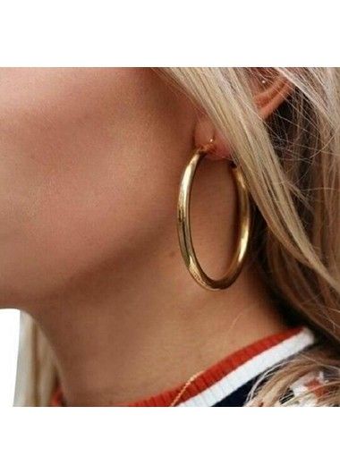 gold hoop earrings. chunky earrings. dope fashion sense. dopefashionsense