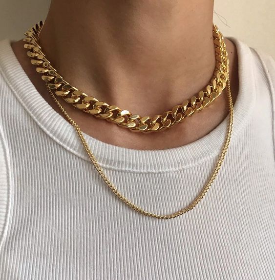 gold hoop earrings. chunky earrings. dope fashion sense. dopefashionsense. gold necklace