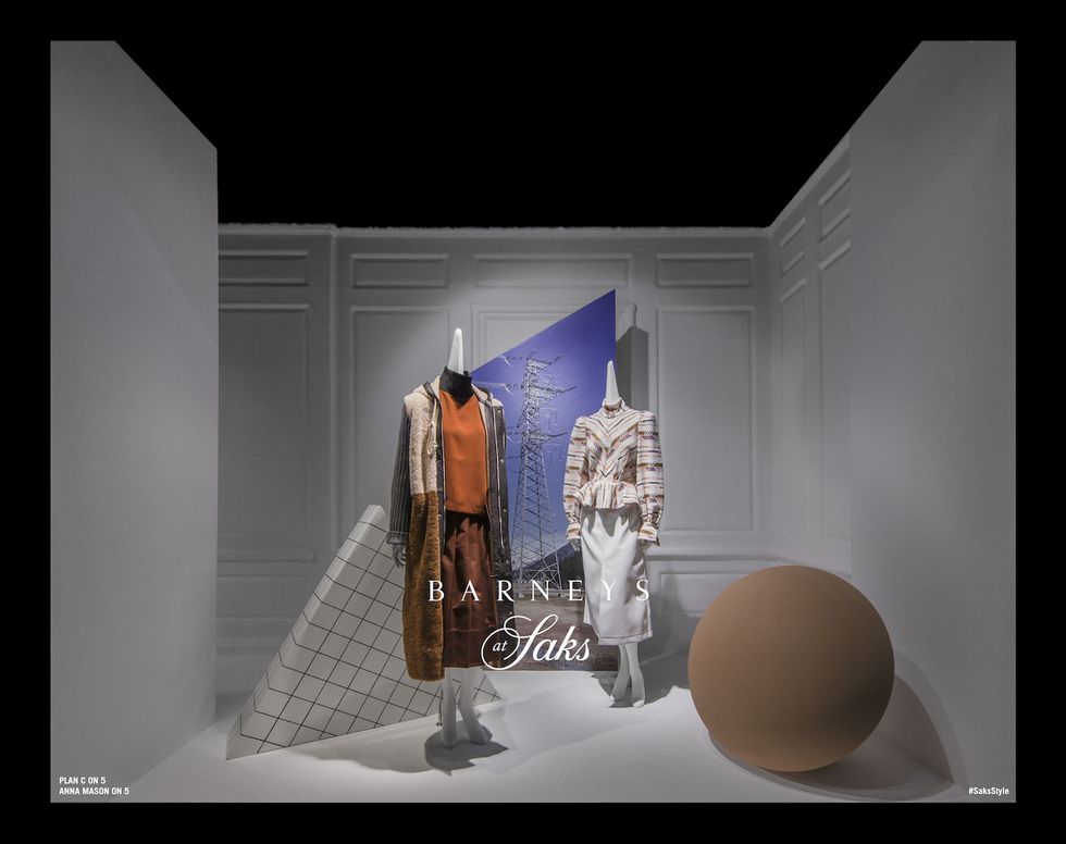We all thought that Barney’s would never come back, but it seems like it is and in a huge way. Saks Fifth Avenue has recently debuted its “Barneys at Saks” experience at Saks New York flagship store. This new retail experience came to light after Saks Fifth Avenue received licensing rights for Barneys in 2019.