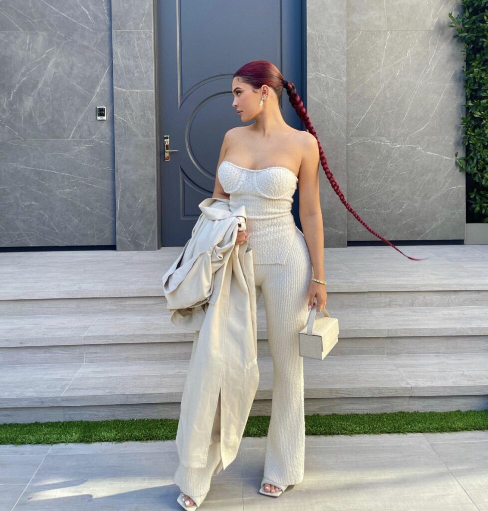 Kylie Jenner fashion style. Keeping up with the kardashians last day of Filming. A girl in a all white outfit. Fashion outfit inspiration. Winter outfit inspiration. Celebrity fashion style guide